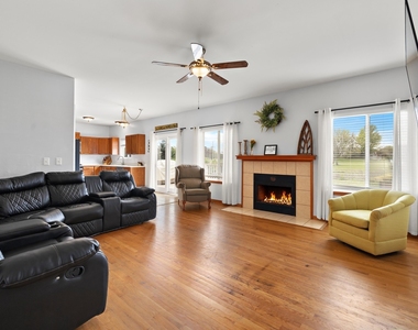 2039 Greenview Drive - Photo Thumbnail 9