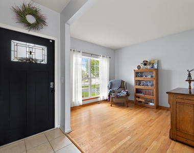 2039 Greenview Drive - Photo Thumbnail 3