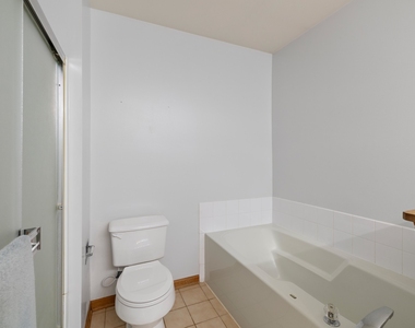 2039 Greenview Drive - Photo Thumbnail 17