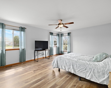 2039 Greenview Drive - Photo Thumbnail 15