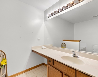 2039 Greenview Drive - Photo Thumbnail 16