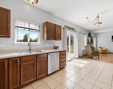 2039 Greenview Drive - Photo Thumbnail 4