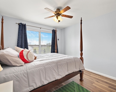 2039 Greenview Drive - Photo Thumbnail 13