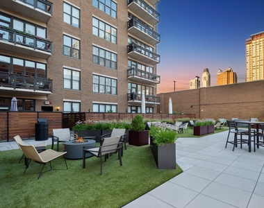 849 N Franklin Street - Photo Thumbnail 27