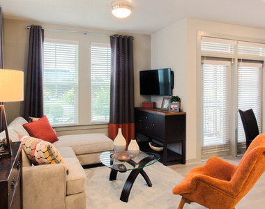 690 E Algonquin Road - Photo Thumbnail 6