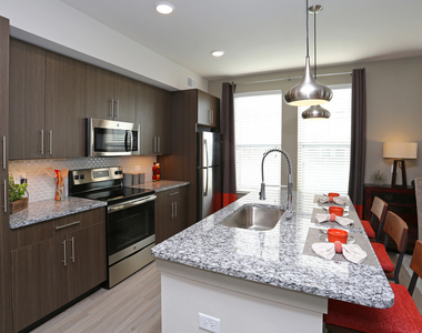 690 E Algonquin Road - Photo Thumbnail 5