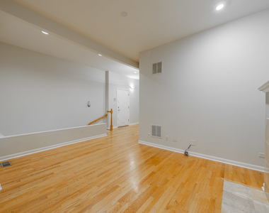 1017 W Dakin Street - Photo Thumbnail 3