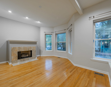 1017 W Dakin Street - Photo Thumbnail 1