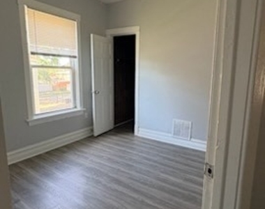 8211 S Escanaba Avenue - Photo Thumbnail 2