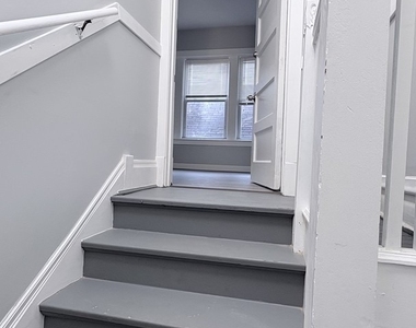 8211 S Escanaba Avenue - Photo Thumbnail 16