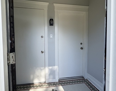8211 S Escanaba Avenue - Photo Thumbnail 17