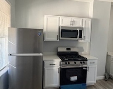8211 S Escanaba Avenue - Photo Thumbnail 5
