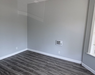 8211 S Escanaba Avenue - Photo Thumbnail 14