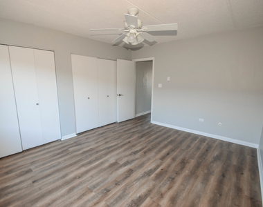 962 N Rohlwing Road - Photo Thumbnail 14