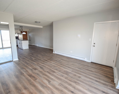 962 N Rohlwing Road - Photo Thumbnail 8