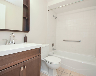 962 N Rohlwing Road - Photo Thumbnail 9
