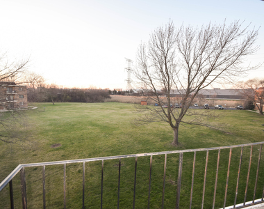 962 N Rohlwing Road - Photo Thumbnail 15
