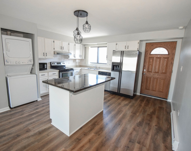 962 N Rohlwing Road - Photo Thumbnail 3