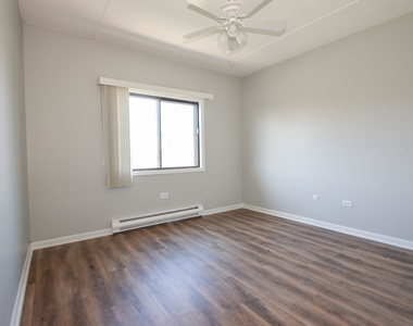 962 N Rohlwing Road - Photo Thumbnail 10