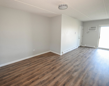 962 N Rohlwing Road - Photo Thumbnail 6