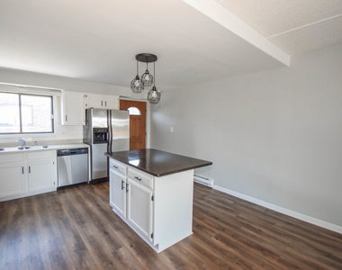 962 N Rohlwing Road - Photo Thumbnail 2