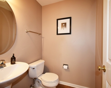 312 Fairmont Court - Photo Thumbnail 12