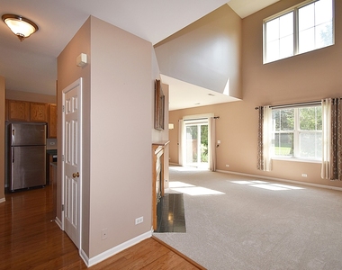 312 Fairmont Court - Photo Thumbnail 4