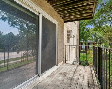 2424 E Oakton Street - Photo Thumbnail 10