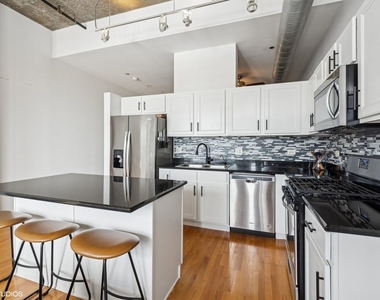 849 N Franklin Street - Photo Thumbnail 6