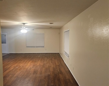 5910 Minor Street - Photo Thumbnail 2