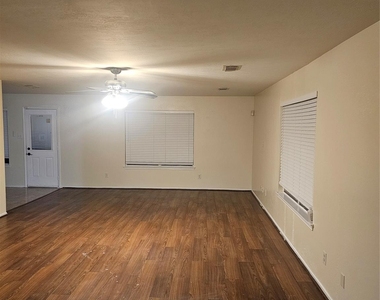 5910 Minor Street - Photo Thumbnail 3