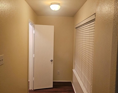 5910 Minor Street - Photo Thumbnail 12