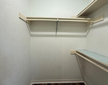 104 S 5th Street - Photo Thumbnail 3