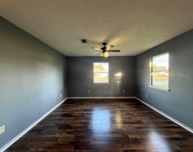 104 S 5th Street - Photo Thumbnail 7