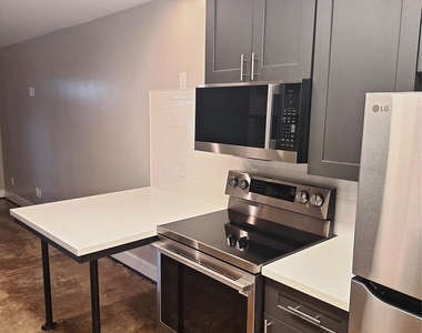 1012 Rutland  3 Street - Photo Thumbnail 2