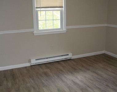 25 Ernest - Photo Thumbnail 16