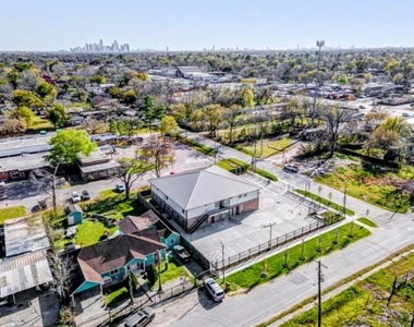 2906 Berry Road - Photo Thumbnail 11
