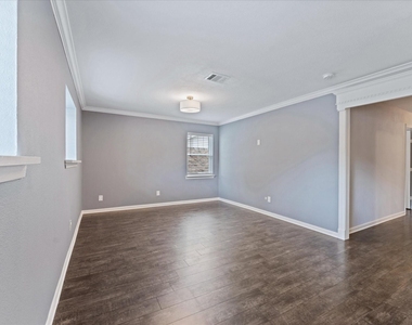 9639 Vogue Lane - Photo Thumbnail 4