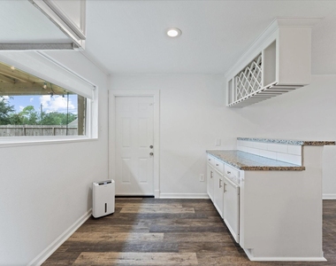9639 Vogue Lane - Photo Thumbnail 13