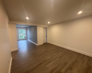 676 Main - Photo Thumbnail 10