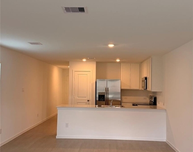 15019 Tremaine Court - Photo Thumbnail 3