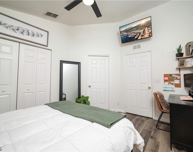 10061 Lone Cypress Street - Photo Thumbnail 14