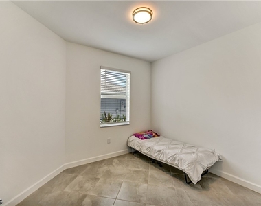 20545 Hazelnut Court S - Photo Thumbnail 11