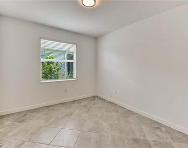 20545 Hazelnut Court S - Photo Thumbnail 16