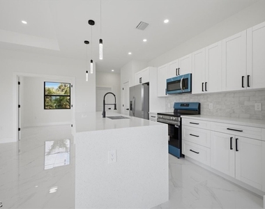724 Calumet Street E - Photo Thumbnail 13