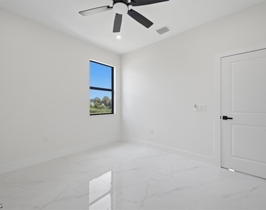 724 Calumet Street E - Photo Thumbnail 18