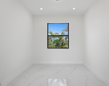 724 Calumet Street E - Photo Thumbnail 4
