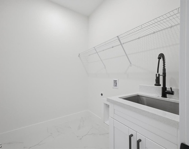 724 Calumet Street E - Photo Thumbnail 26