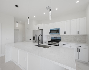 724 Calumet Street E - Photo Thumbnail 19