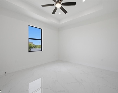 724 Calumet Street E - Photo Thumbnail 11